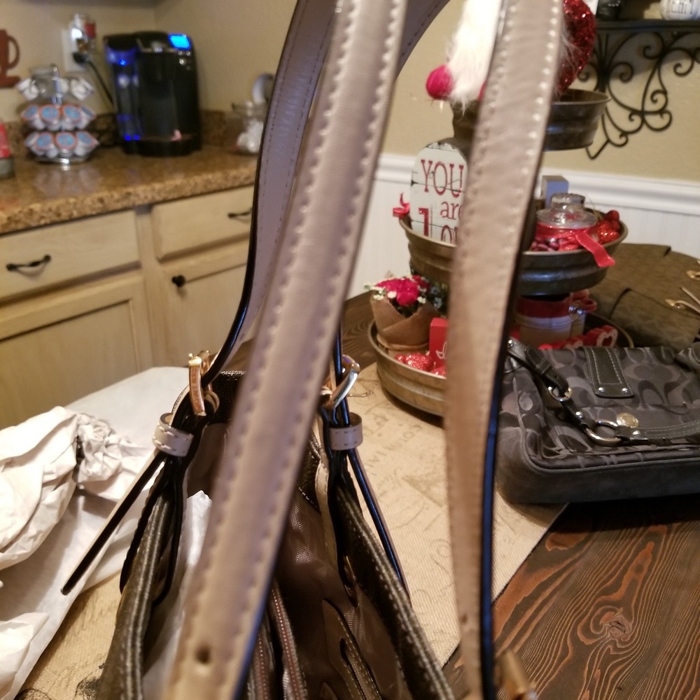 Micheal Kors tote handbag - Picture 7 of 7